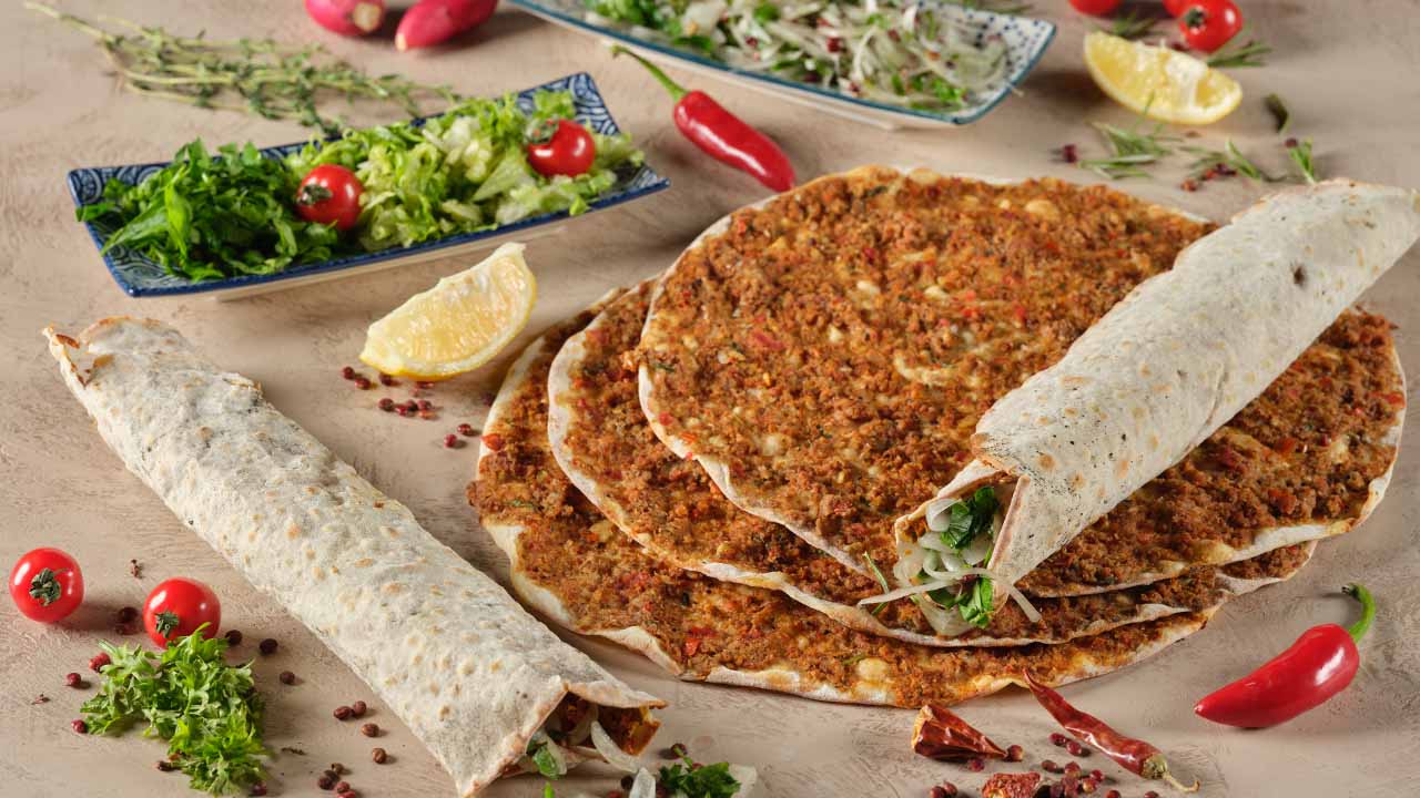 Evde Lahmacun Tarifi: En Lezzetli Lahmacun Yapımı Evde Lahmacun Tarifi: En Lezzetli Lahmacun Yapımı