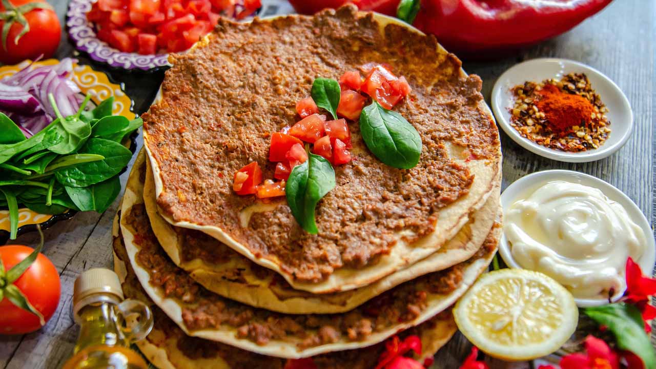 Evde Lahmacun Tarifi: En Lezzetli Lahmacun Yapımı Evde Lahmacun Tarifi: En Lezzetli Lahmacun Yapımı